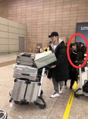 张翰过机场安检,张翰坐飞机安检