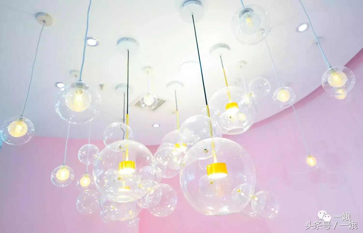 这里聚集了网红店的所有套路，但依然轻易俘获了我的少女心