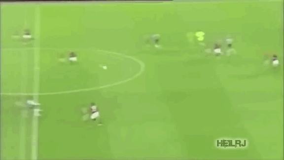 伊布足球场上的超燃瞬间,伊布足球风火轮