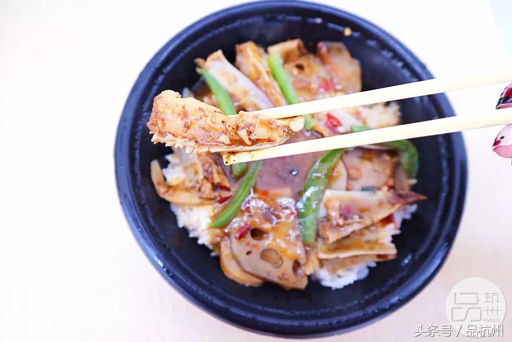 爷竟被这便利店的奥尔良鸡腿饭和大排面种草,药妆种类堪比海淘!