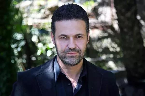 “出名要趁早”：八位作家的处女作，一炮而红