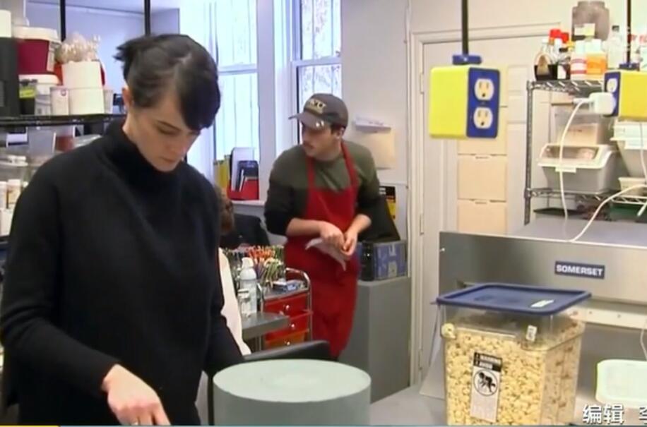 丈母娘说，电视播出美国3D打印人像，特火，可引进来