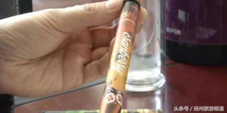 一下课就吞云吐雾，扬州有学校门口卖起了这种“香烟”！