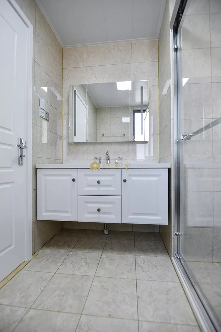 金色美缝剂提升颜值!146平欧式三居室,佛山蔚蓝湾畔业主很喜欢