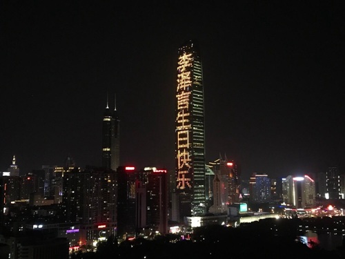 恋与制作人：壕破天际！全国女玩家包下高楼广告为李泽言庆生