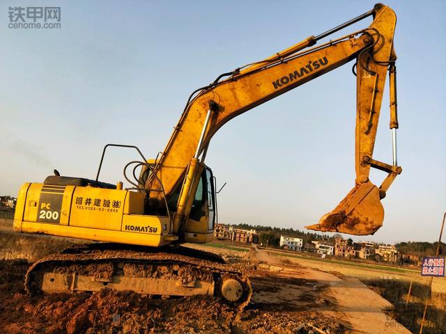 为什么广东人都喜欢日系老车,为什么都喜欢用日本进口的挖掘机