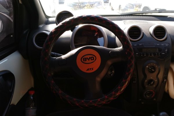 比亚迪f02015款1.0l炫酷型配置,比亚迪f0amt