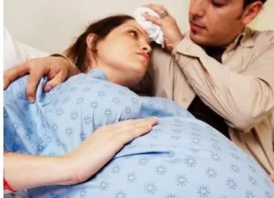 临产期提前多久可以办理入院,临产征兆提前一个月正常吗