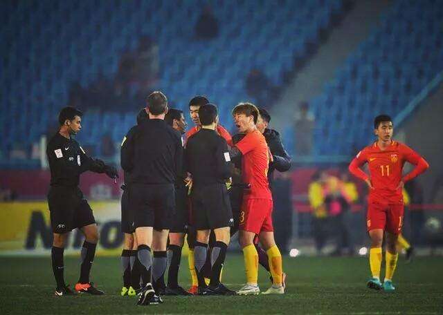 国足赛后遭球迷怒斥,韩媒称国足遭遇奇耻大辱