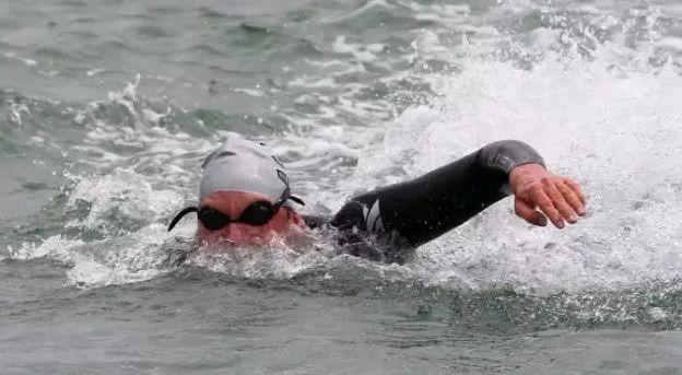 泳池防溺水自救,泳池防砸