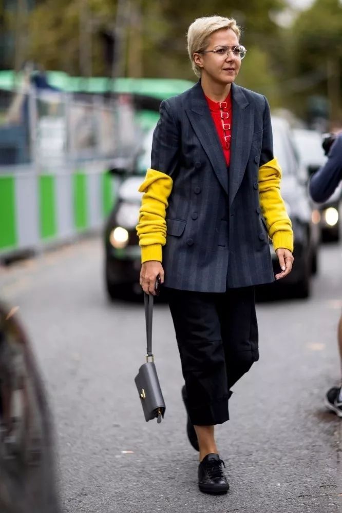 让人嫌弃的“奶奶袖套”火了,看何穗王子文碧昂斯如何袖你一脸!