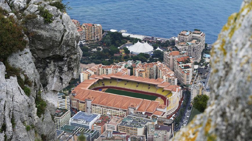 世界上最美的足球场地，在上面踢场球此生无憾