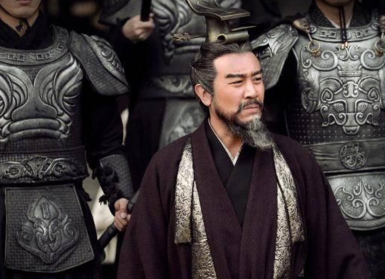 三国中：他忠义不输关羽，力敌曹操虎豹骑，却因情商为零而丧命！