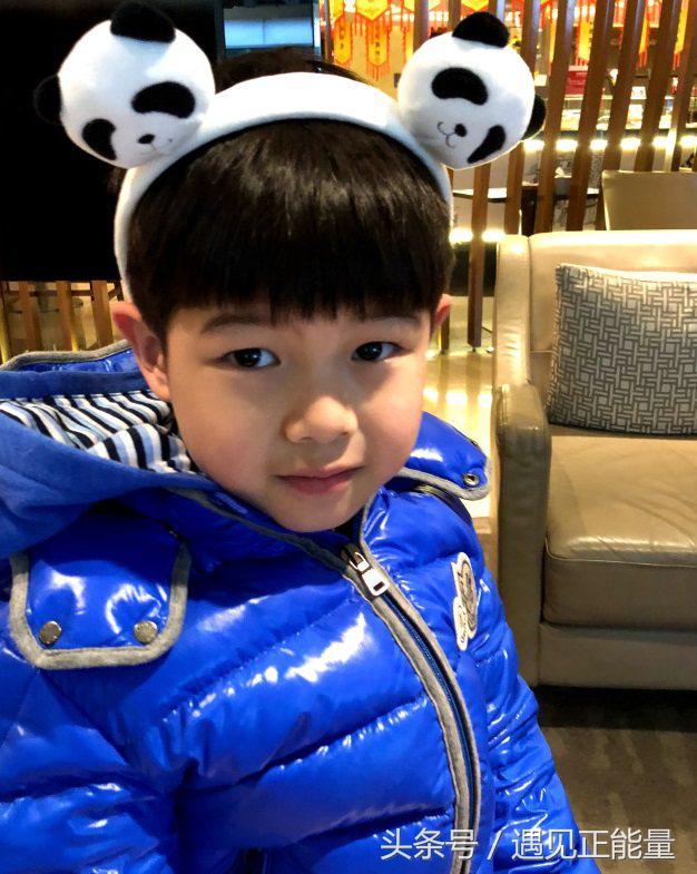 胡可探班安吉吃芒果互动,胡可安吉吃饭