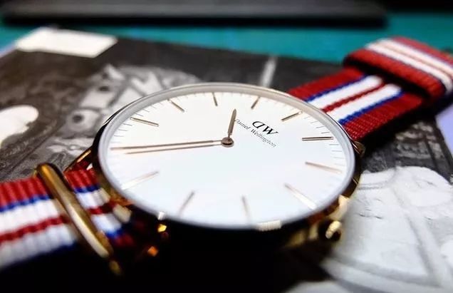 戴了DW，就是穷屌丝吗