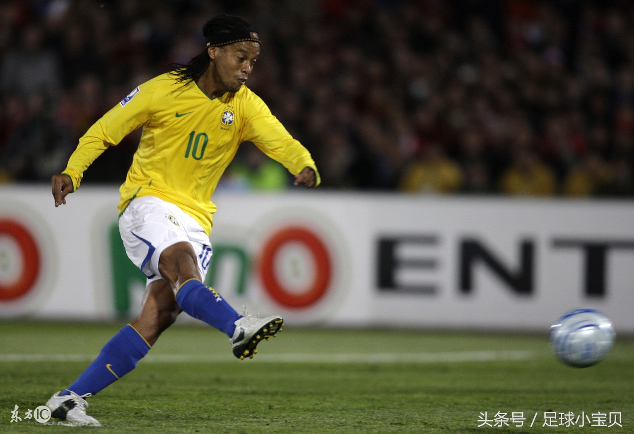 罗纳尔迪尼奥和梅西谁更强,c罗和罗纳尔迪尼奥对决