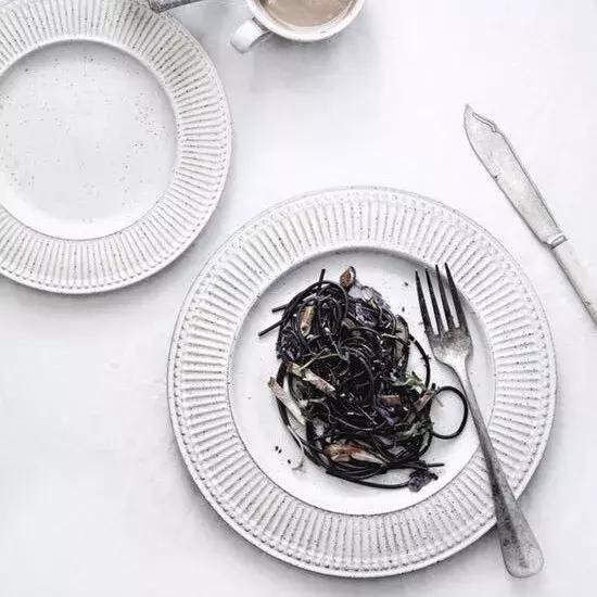 年前可丢掉家里用的旧锅吗,过年丢掉旧盘子旧碗