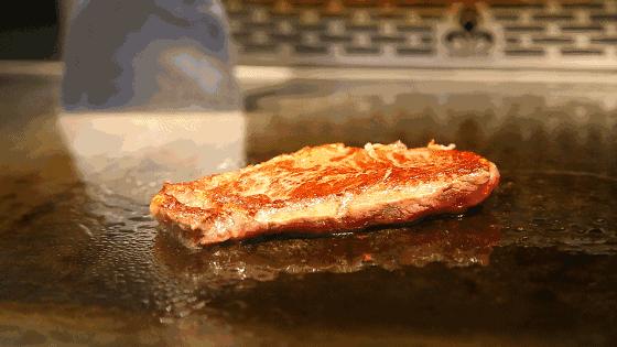 在超市里吃海鲜,在超市里面吃饭吃海鲜