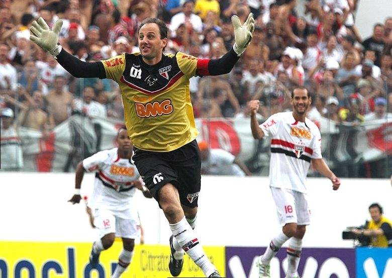 足球历史上那些有趣的故事,足球运动员最快的100米纪录