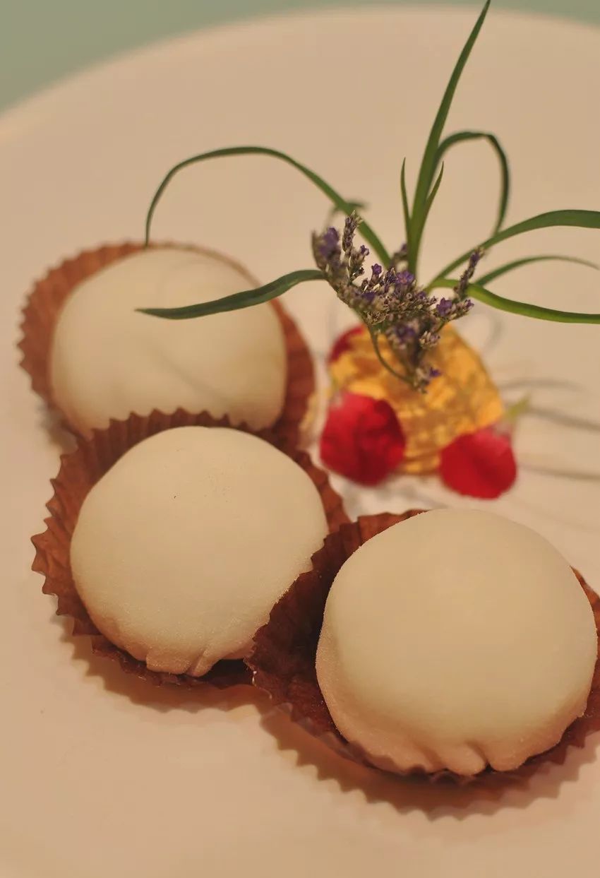 郭靖黄蓉杨过之间的感情,郭靖和黄蓉纯真的爱情