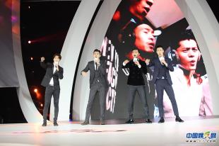 中国超模明星足球队视频,中国超模综艺走秀