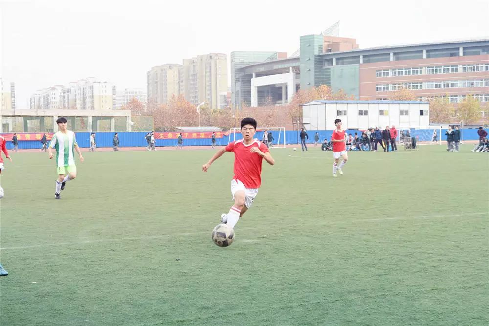 参加县校园足球联赛喜报报道,平冈中学男子足球队