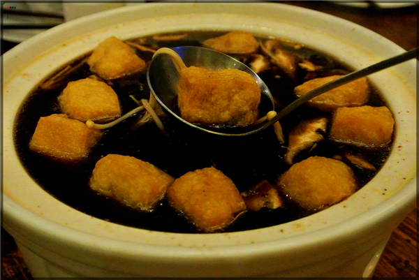 马来西亚巴生肉骨茶最正宗的做法,新加坡十二道锋味推荐的肉骨茶