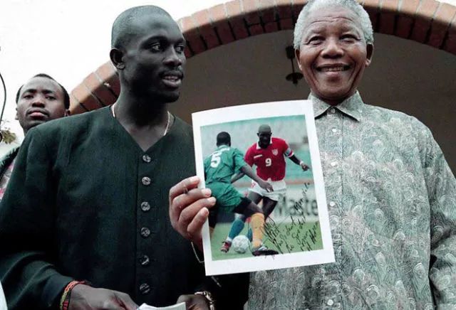 时事｜从世界足球先生到一国总统，他用了15年的时间！