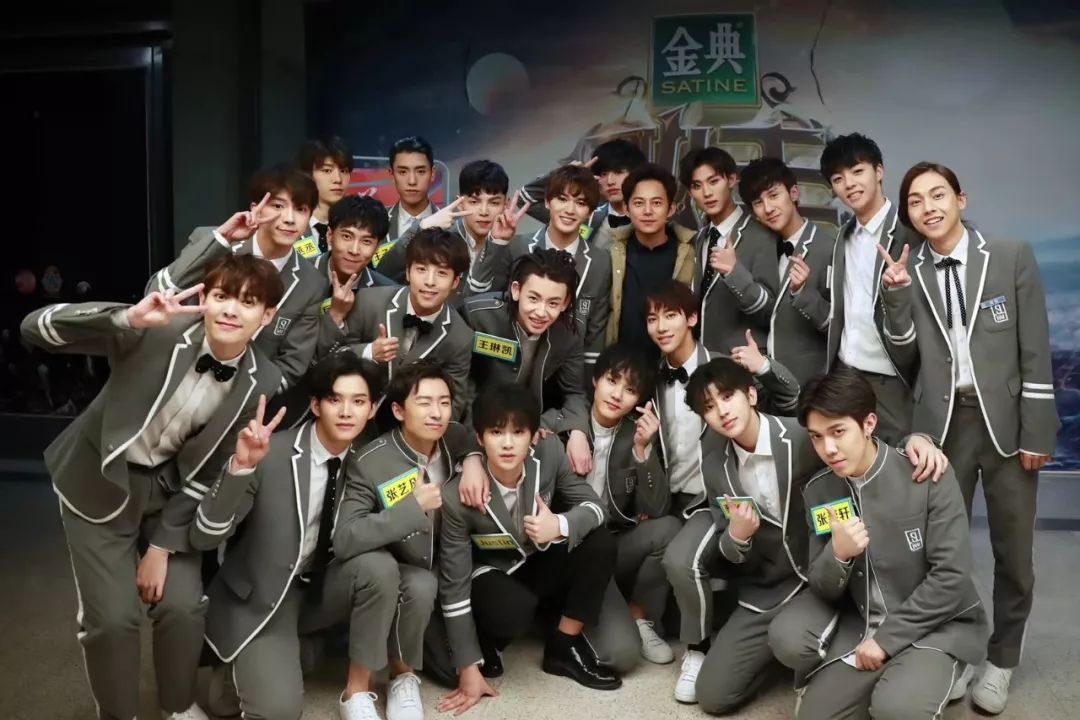 张艺兴告诉你努力的样子,张艺兴的座右铭是越努力越幸运吗