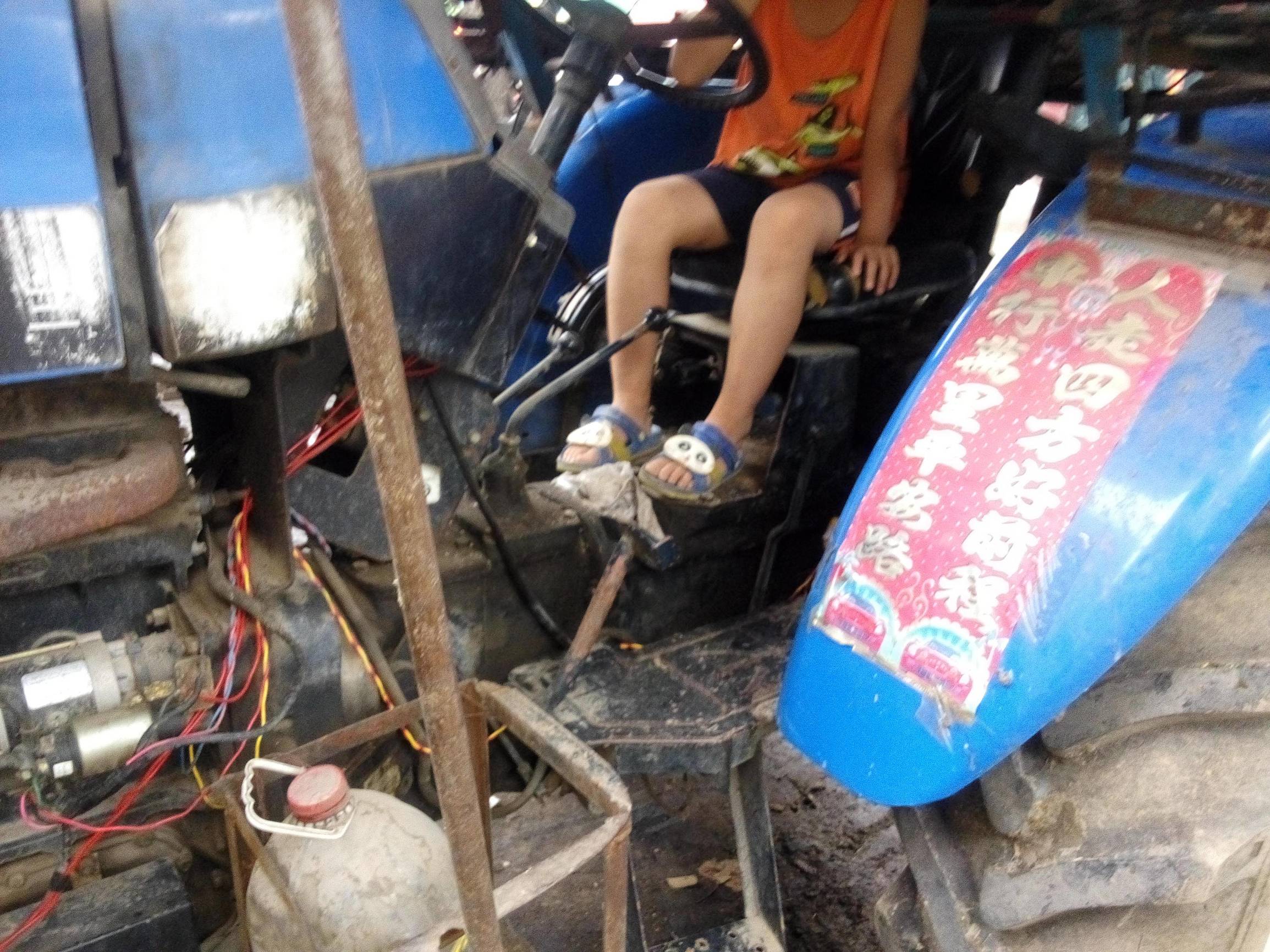 上海纽荷兰704拖拉机原理与维修,纽荷兰700拖拉机维修视频