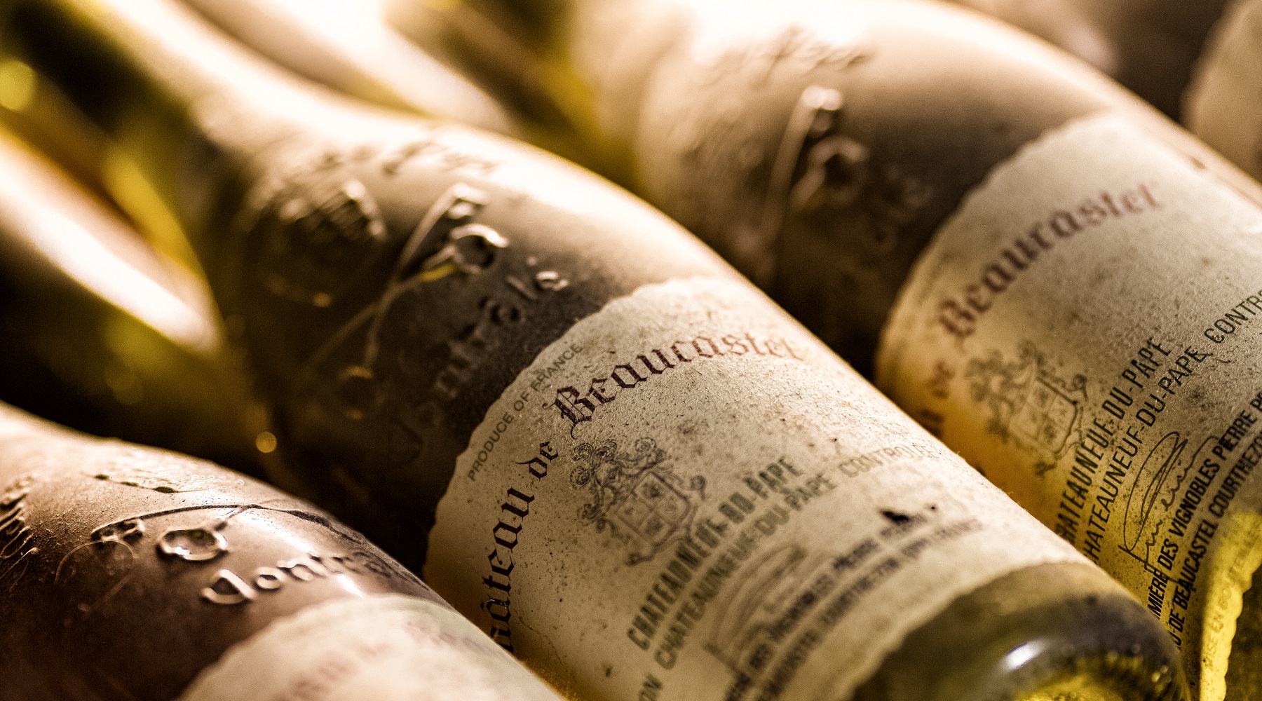 隐忍与信仰:浮雕下的教皇新堡,九代教皇的流离之路