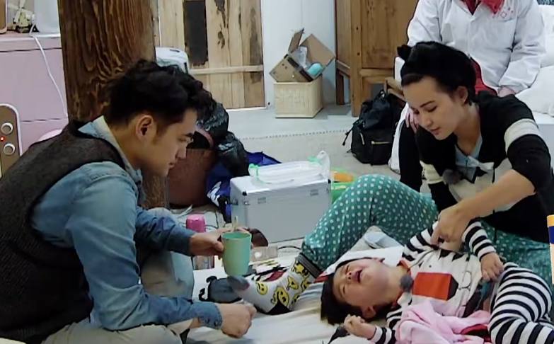 《萌仔萌萌宅》宝贝洗澡着凉，新手爸妈该如何给萌娃洗澡？