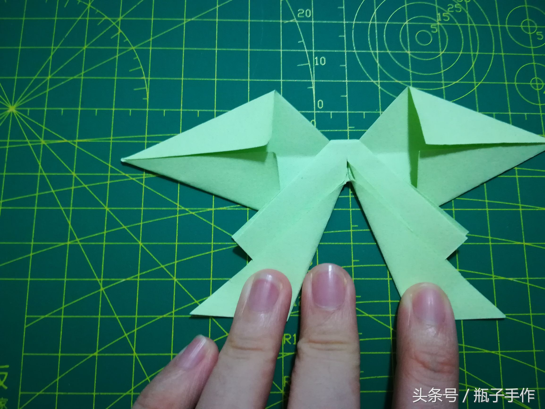 手工diy礼物折纸蝴蝶结,蝴蝶结折纸教程简单不用胶