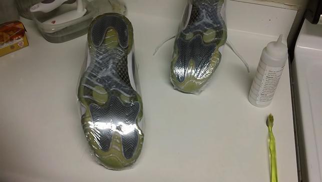 球鞋胶边发黄怎么办,发黄的球鞋怎么洗白