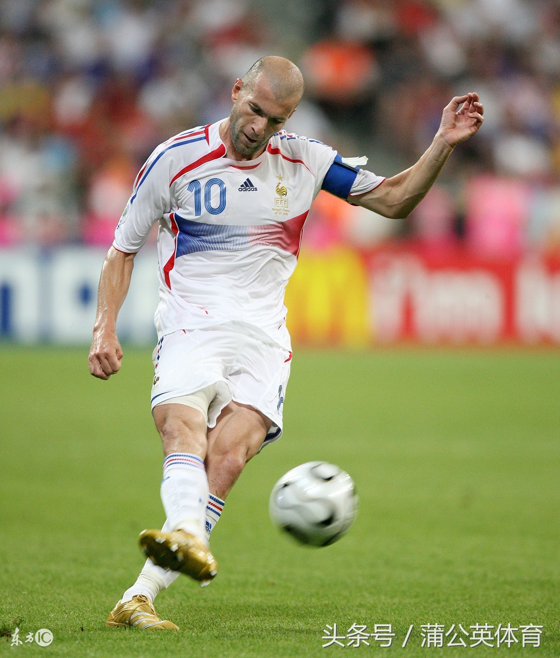 齐达内无愧于足球大师的称号,齐达内皇马过人是哪场