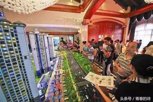 农村大叔买房被售楼小姐看不起,农民工进城买房遇到售楼处