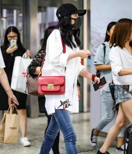 mk杨幂同款包到底有哪些型号?盘点杨幂这些年宠幸的mk包~