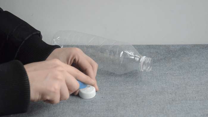 怎么给塑料瓶子底部打洞,塑料瓶改造实用工具