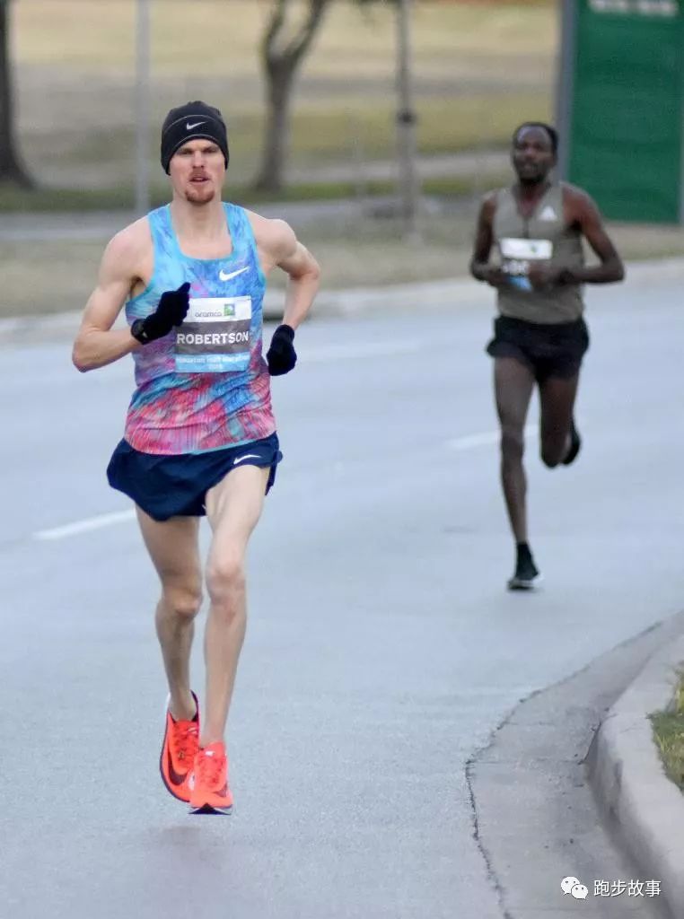 PB59:47和60:01！世界上半马最快的双胞胎