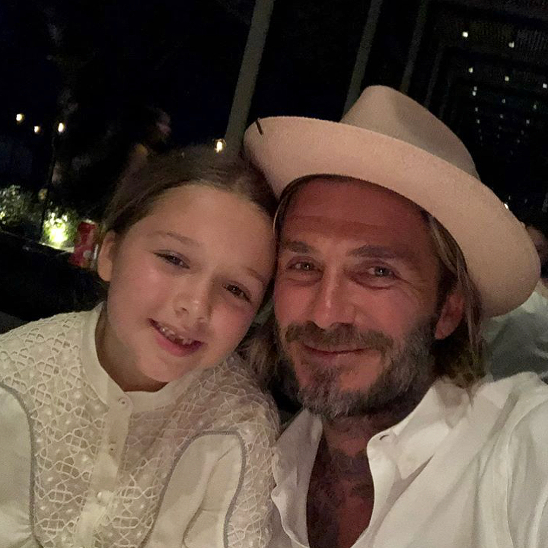 贝克汉姆小七下厨老父亲打下手,贝克汉姆小七被哥哥宠爱