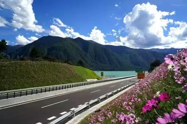 拉林高速最美段,公路的颜值