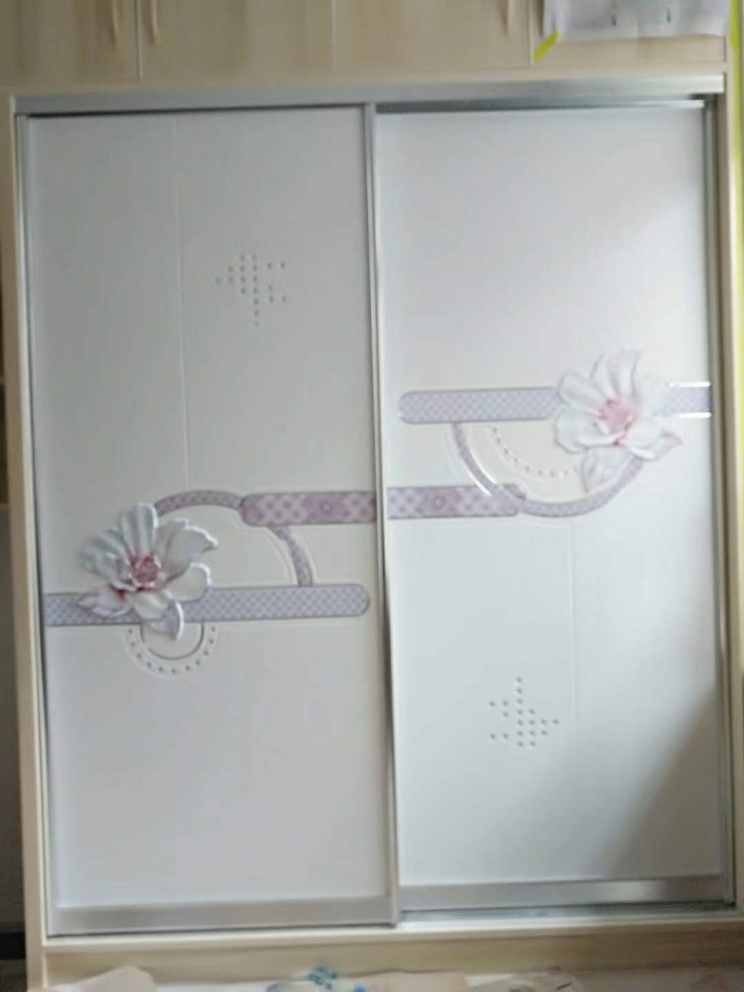 卧室衣柜推拉门和平开门谁更实惠,衣柜推拉门用什么材质好用又实惠