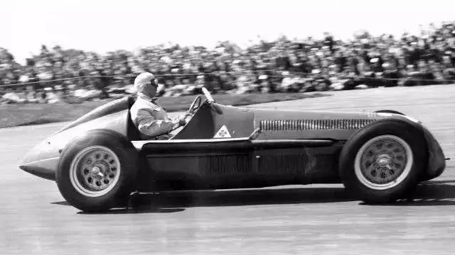 车评阿尔法罗密欧stelvio,阿尔法罗密欧拉风