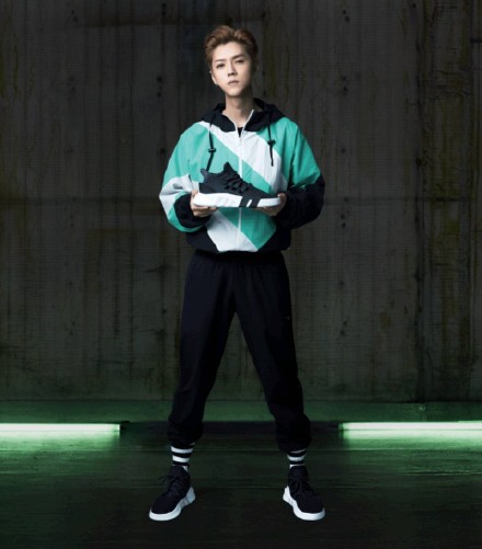 易烊千玺杨幂板鞋,易烊千玺杨幂张大仙