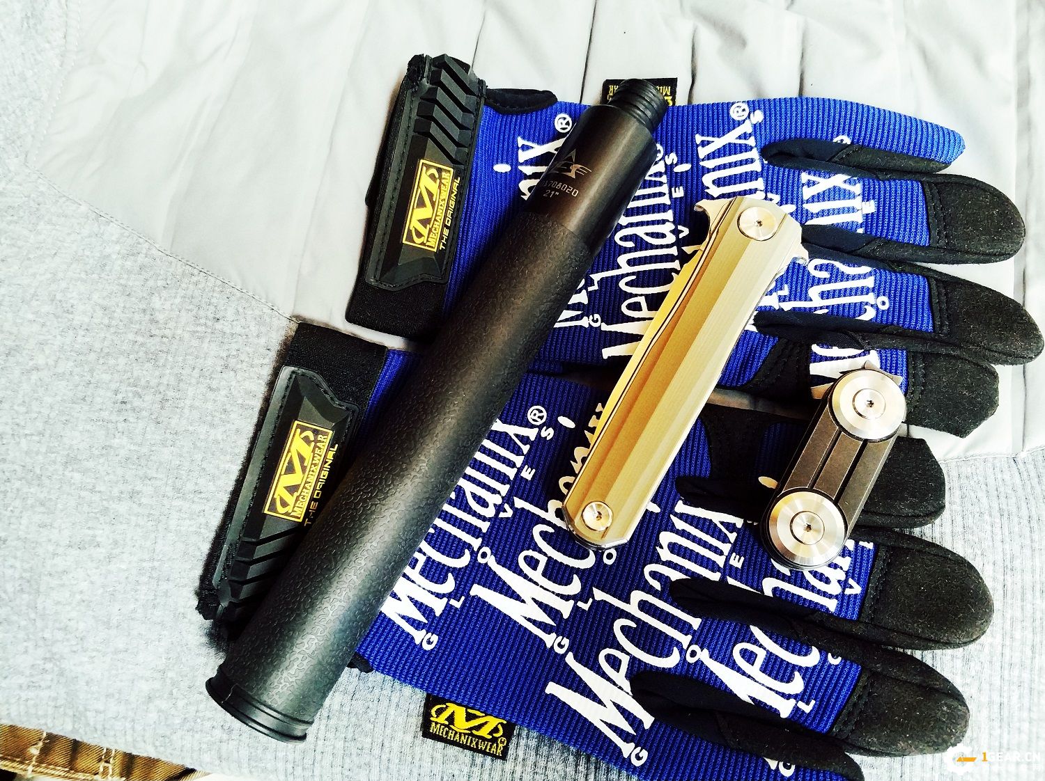 有没有一款双刃刀具，既是*刀折**，又能兼具捅刺和切削的优点呢？