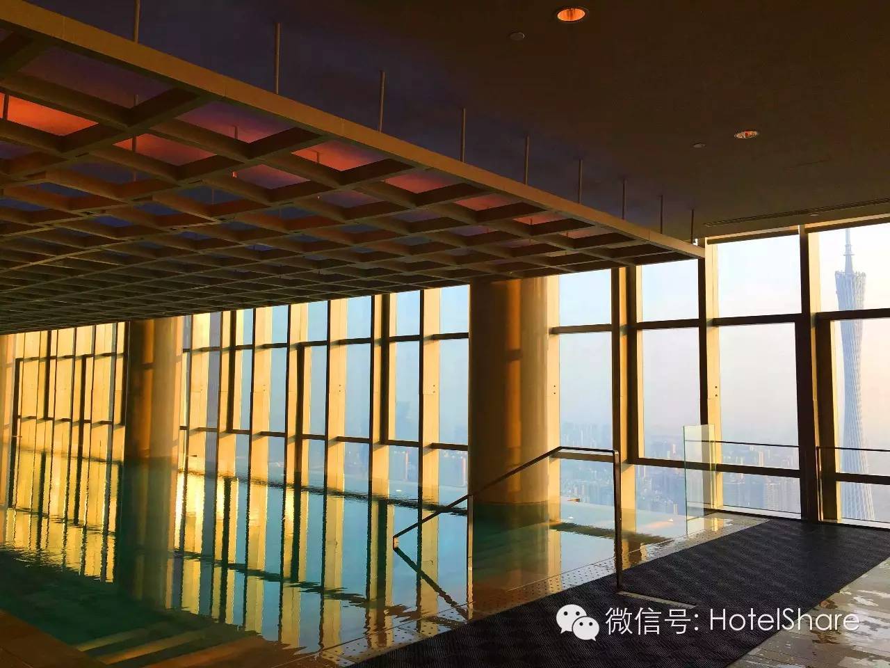 63楼泳池望月、70楼酒吧摘星，广州柏悦|探店首发