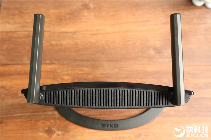 腾达路由器AC9是千兆的吗,腾达ac1200千兆口路由器