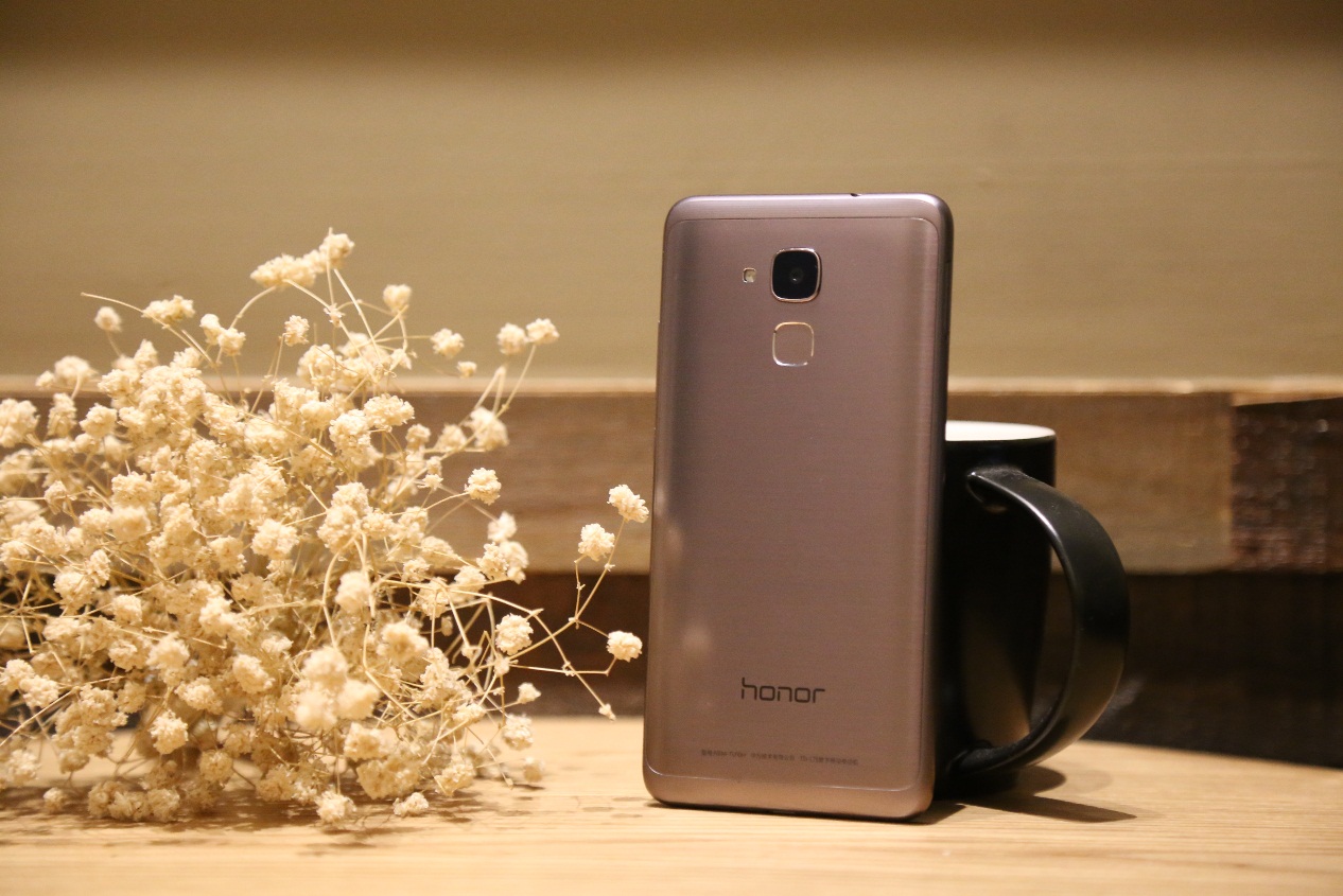 荣耀畅玩5c与荣耀5c是否一样,真芯评测