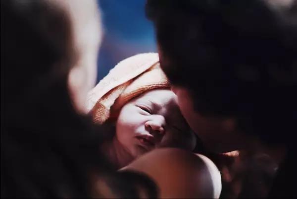 双胞胎29周早产宝宝存活率,一对超早产儿双胞胎姐妹奇迹存活