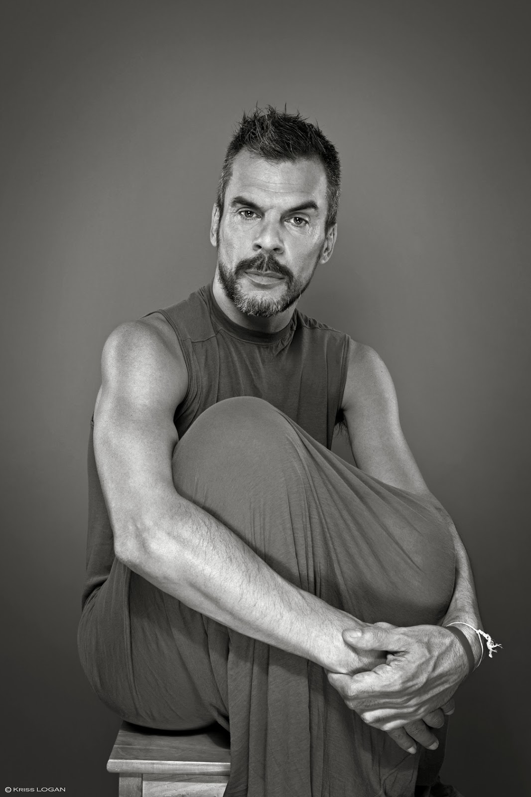 男人反串女人表演节目,男人反串比女人还柔美